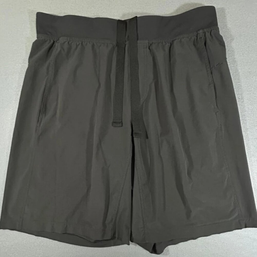 Lululemon Men's Shorts Size XL Black Gym Activewear Pockets
